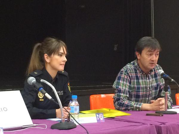María Fernández, portavoz del Cuerpo Nacional de Policía, y Jorge Flores, conversan sobre sexting y sextorsión Jorge-Flores-Redlaciones-Internet-y-Smartphones-jornada-Getafe-sexting
