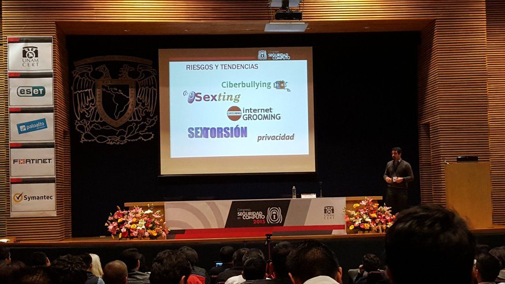 Urko Fernández habla sobre diversos riesgos a los que niños, niñas y adolescentes tienen que aprender a enfrentarse